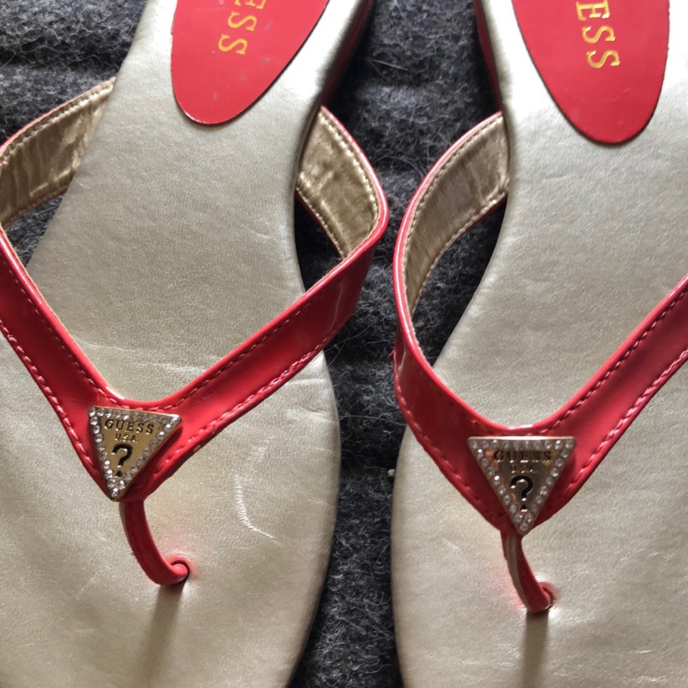 Guess pink tip flops